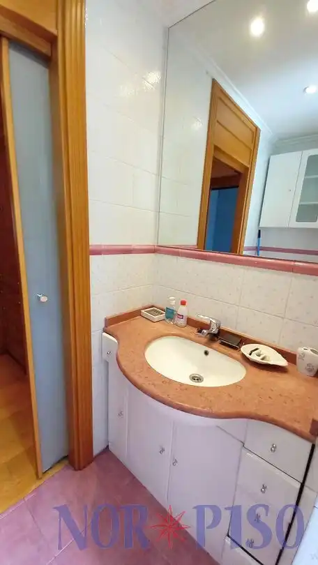Badezimmer von Wohnung zum Verkauf in Bilbao  mit Heizung und Balkon