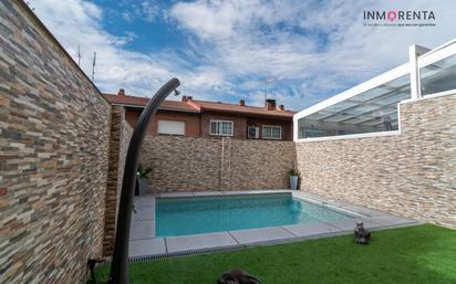 Schwimmbecken von Einfamilien-Reihenhaus zum verkauf in Getafe mit Terrasse und Schwimmbad