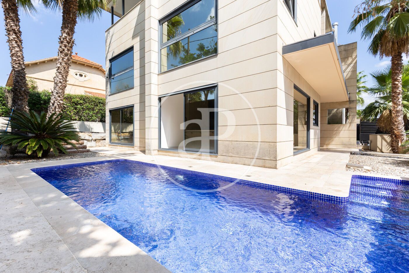 Piscina de Casa o xalet en venda en Sant Cugat del Vallès amb Aire condicionat, Calefacció i Jardí privat