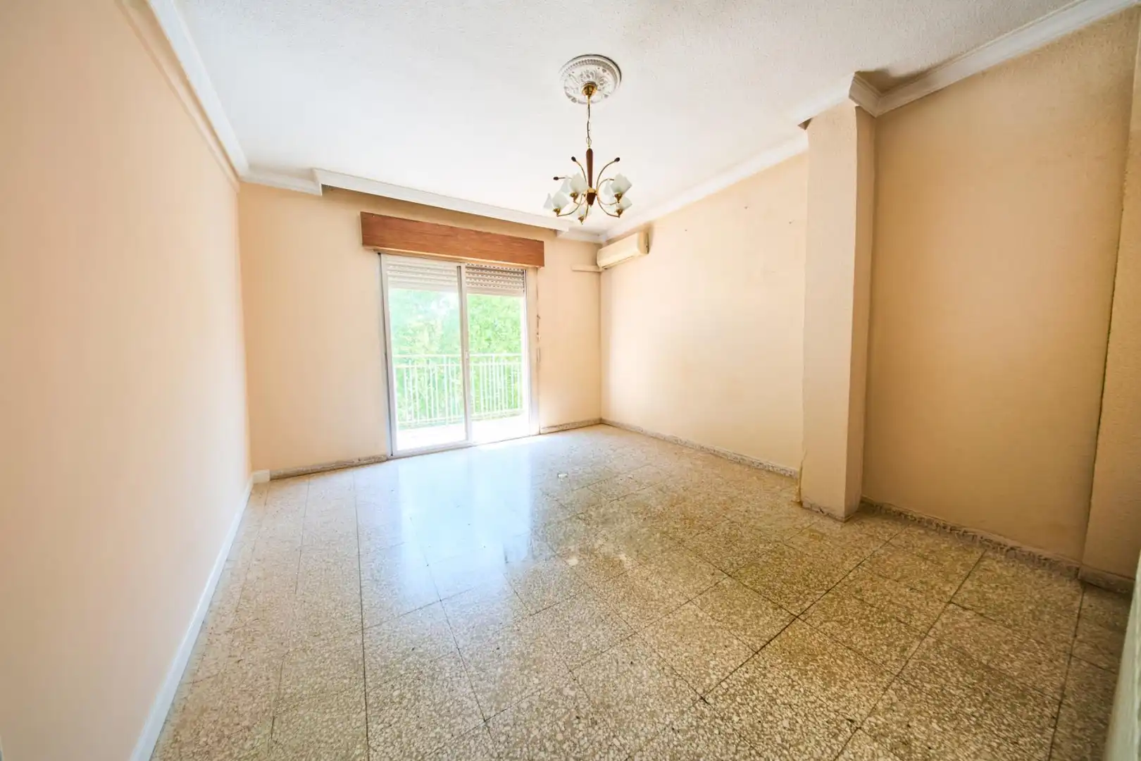 Habitación de Piso en venta en Granada con Calefacción