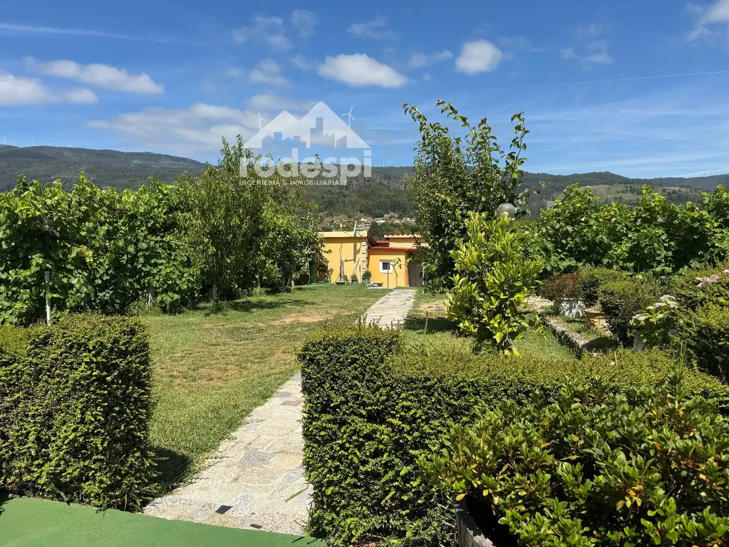 Jardí de Casa o xalet en venda en Arbo amb Moblat
