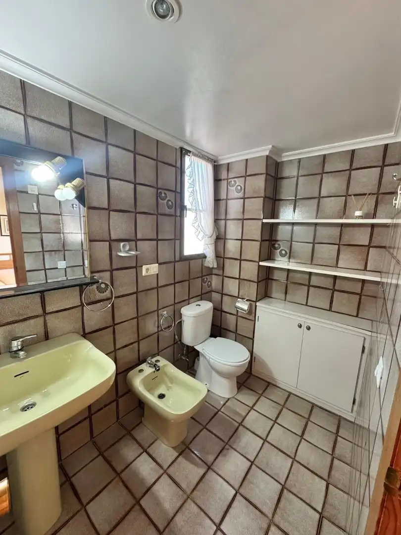 Badezimmer von Wohnungen zum Verkauf in Benicasim / Benicàssim mit Terrasse, Möbliert und Gemeinschaftspool