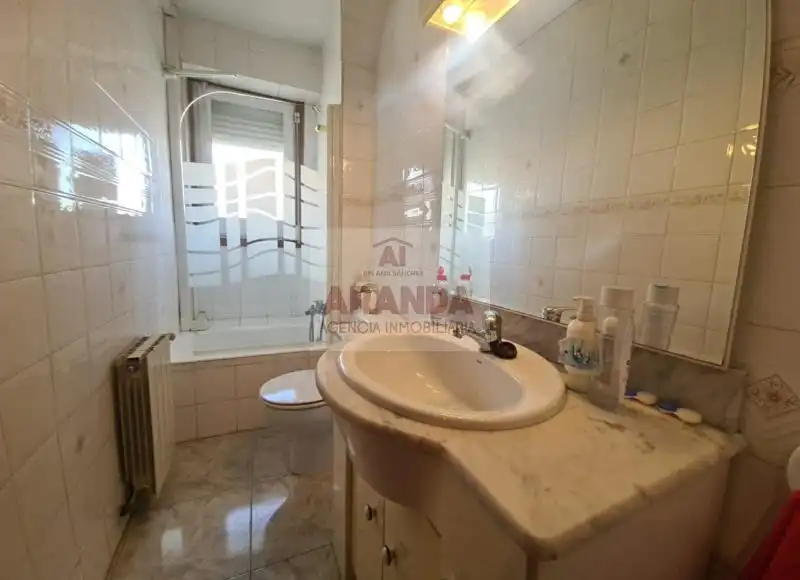 Baño de Piso en venta en Zaragoza con Calefacción y Terraza