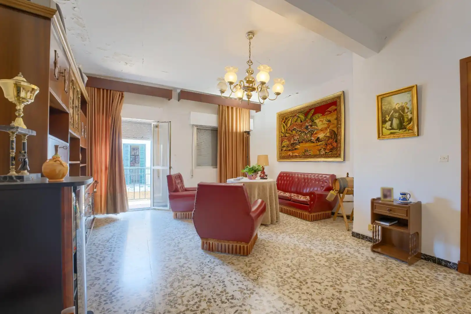 Sala de estar de Casa adosada en venta en Sanlúcar la Mayor con Aire acondicionado, Calefacción y Terraza