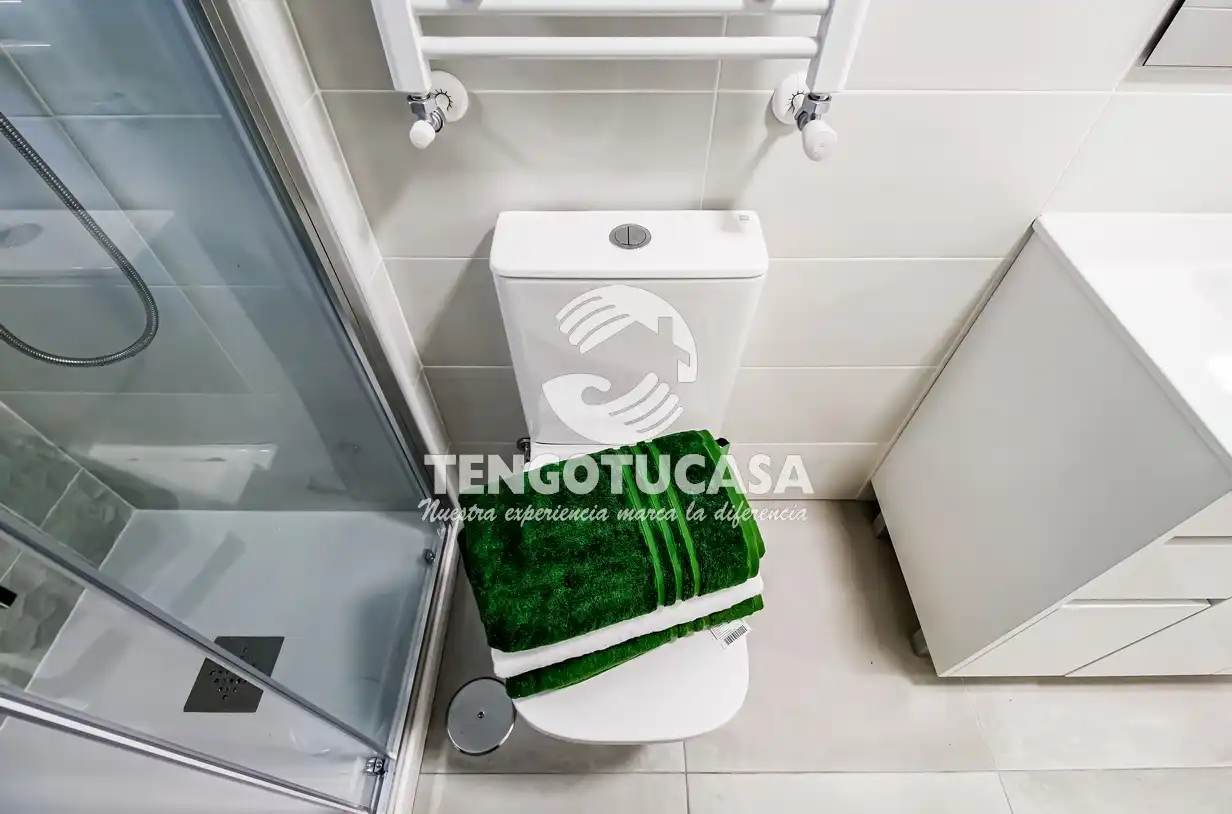 Bathroom of Flat for rent in Madrid  with Air Conditioner, Heating and Furnished