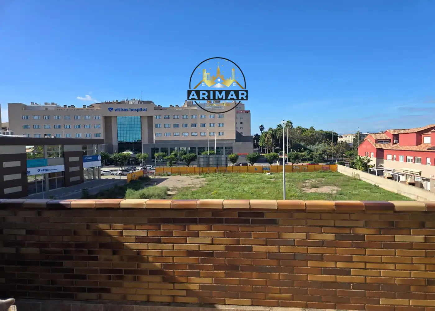 Vista exterior de Casa adosada en venda en Castellón de la Plana / Castelló de la Plana amb Aire condicionat, Calefacció i Jardí privat