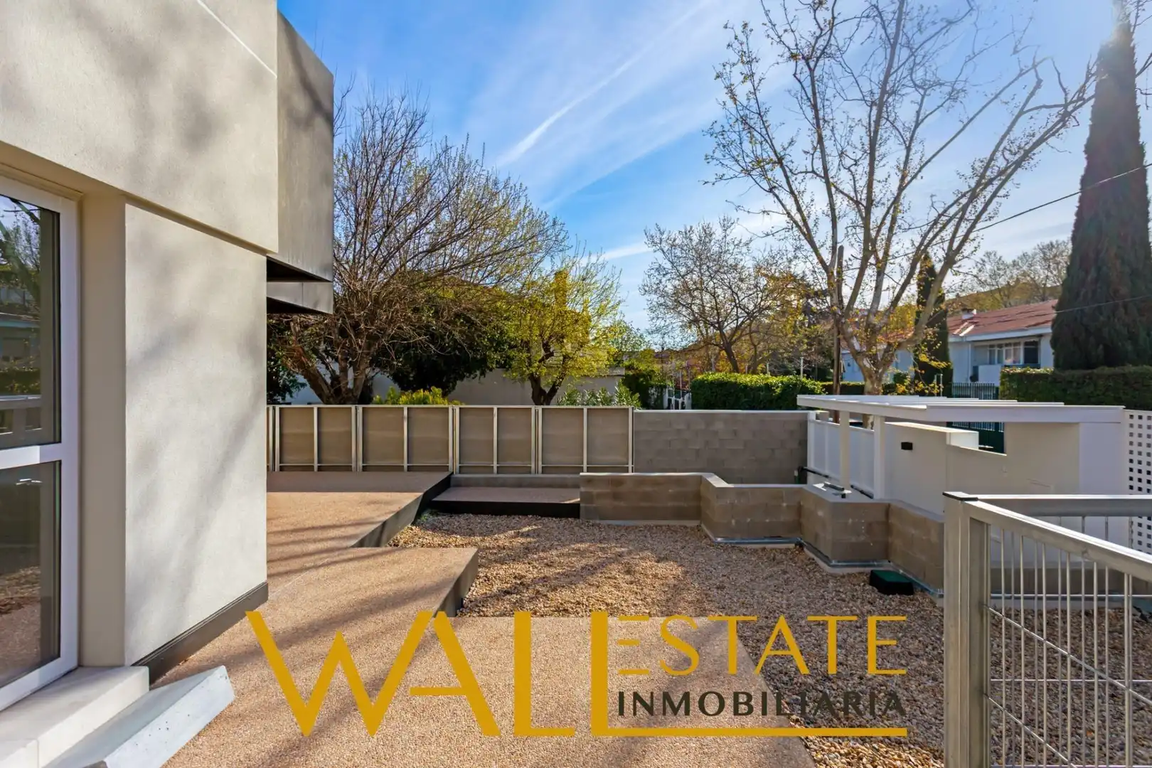 Vista exterior de Casa o xalet en venda en Madrid amb Calefacció, Jardí privat i Terrassa