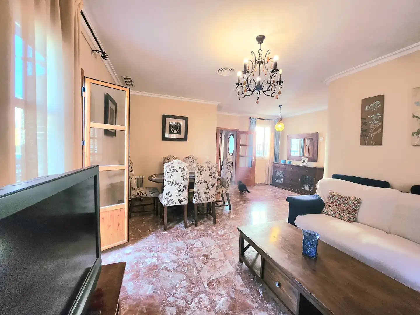 Sala de estar de Casa o chalet en venta en Alcalá de Guadaira con Aire acondicionado, Calefacción y Jardín privado