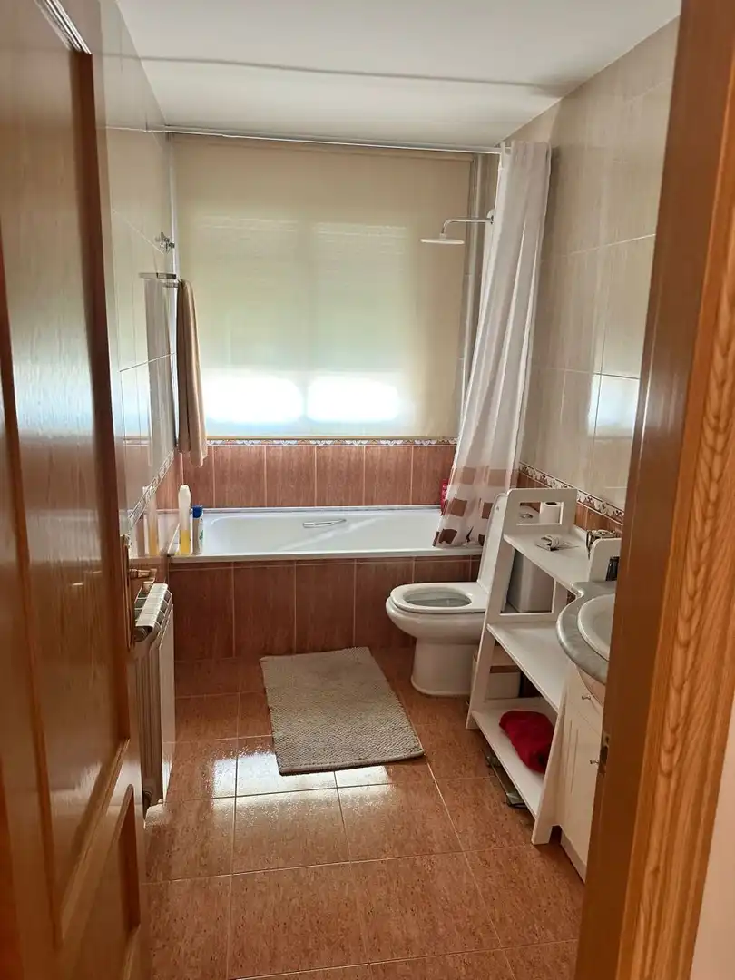 Bany de Dúplex de lloguer en Olesa de Montserrat amb Aire condicionat, Calefacció i Terrassa