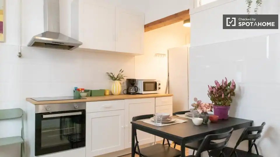 Cocina de Piso para compartir en Madrid con Aire acondicionado, Calefacción y Terraza
