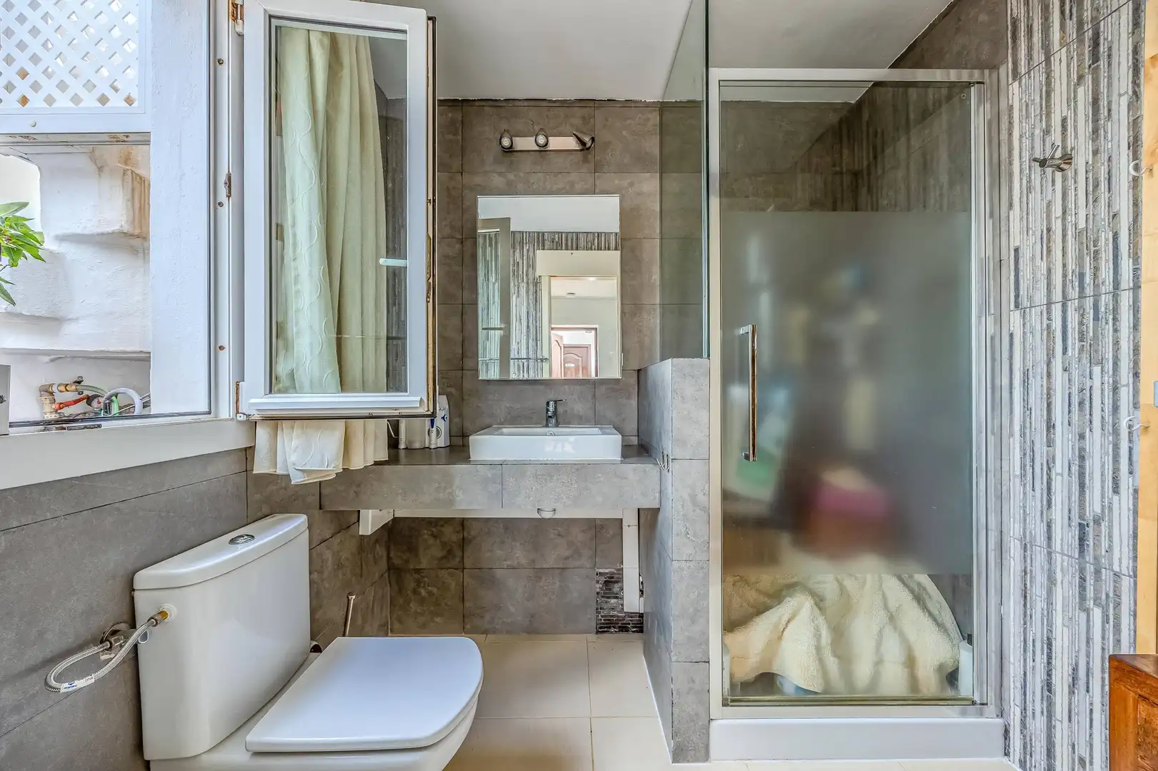Bany de Casa o xalet en venda en Telde amb Aire condicionat, Jardí privat i Terrassa