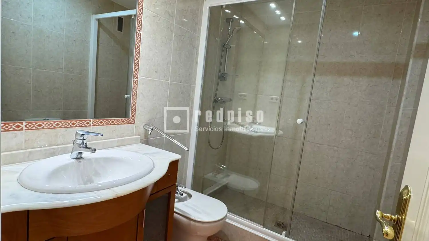 Badezimmer von Wohnung zur Miete in Madrid mit Klimaanlage, Heizung und Parkett