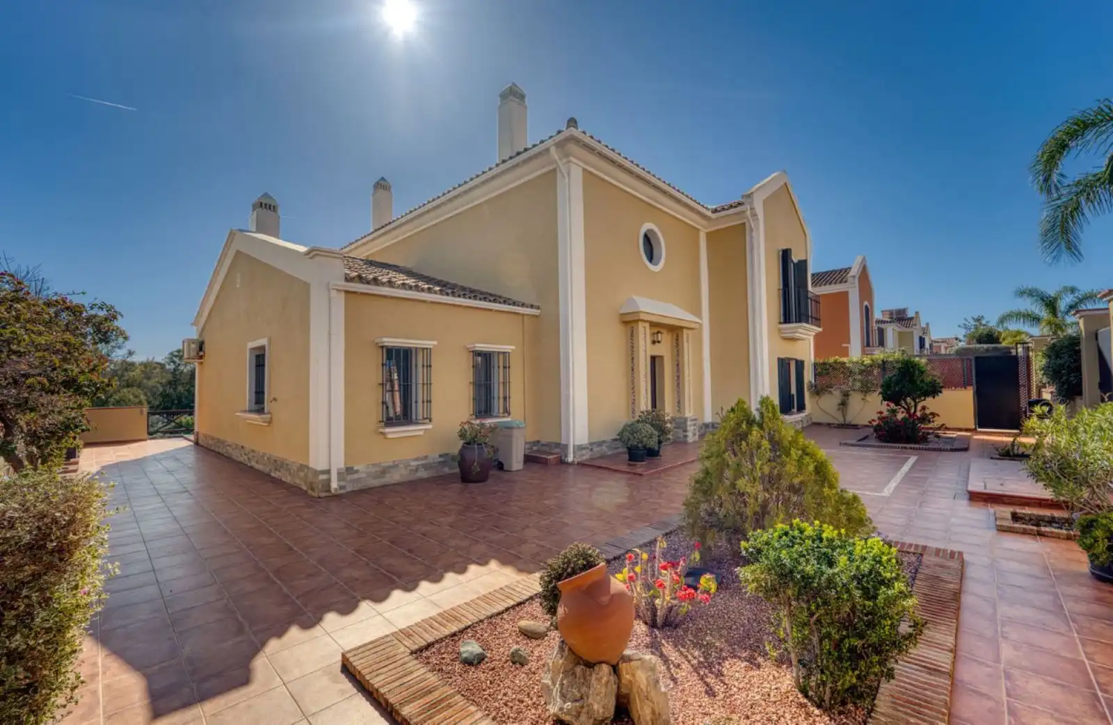 Chalet con piscina en venta en San Pedro de Alcántara