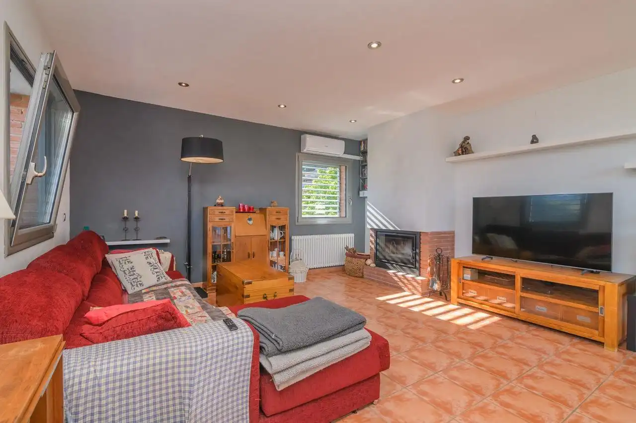 Sala de estar de Casa o chalet en venta en Vallirana con Aire acondicionado y Balcón
