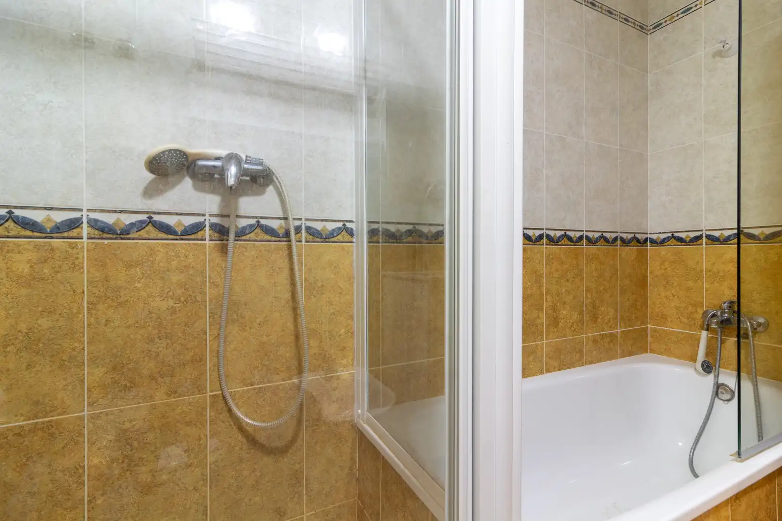 Bany de Pis de lloguer en Canet d'En Berenguer amb Calefacció, Terrassa i Piscina