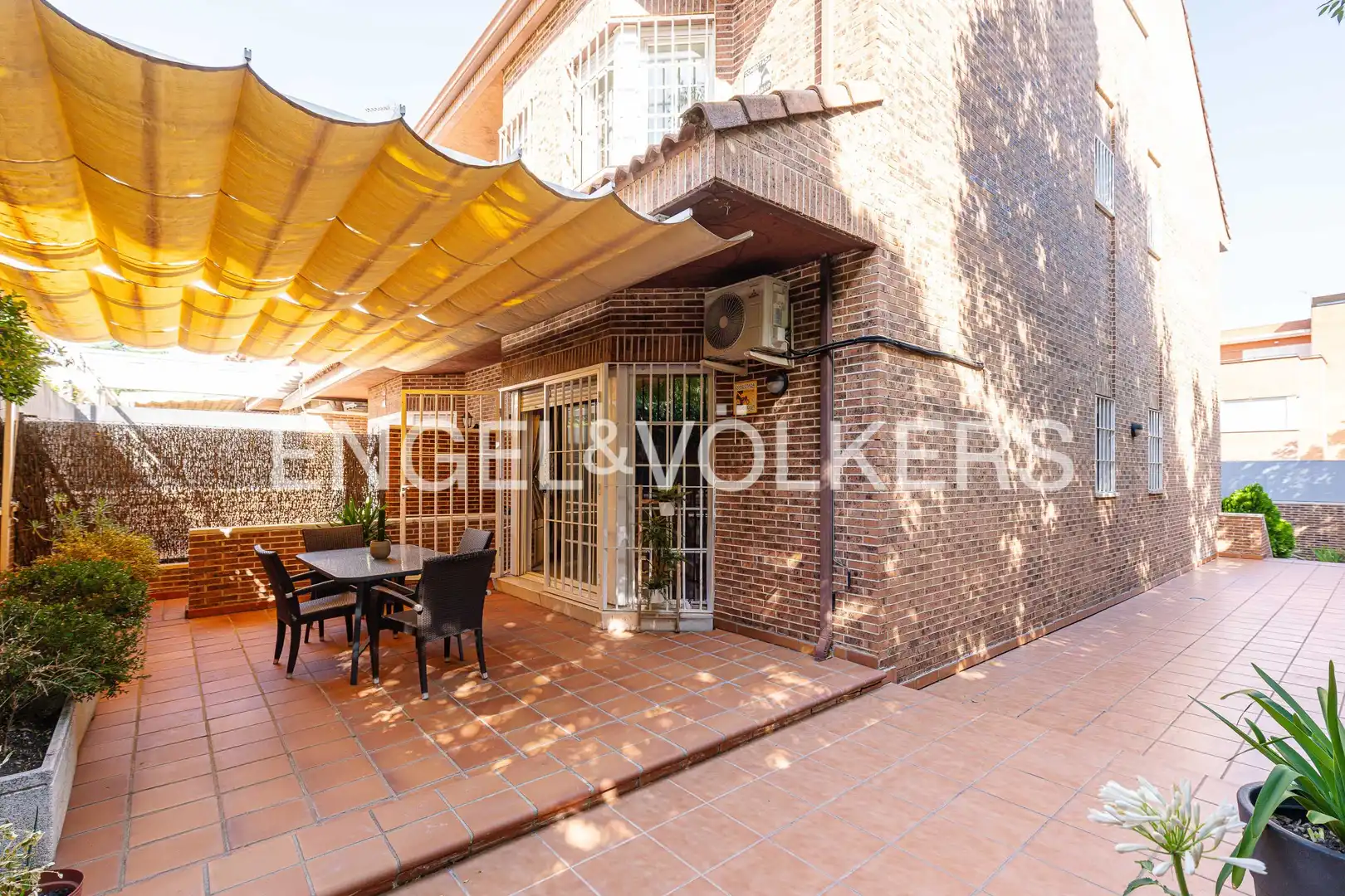 Terraza de Casa adosada en venta en Madrid con Aire acondicionado, Calefacción y Jardín privado