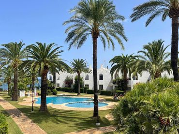 Adossat amb piscina en venda a Las Marinas / Les Marines
