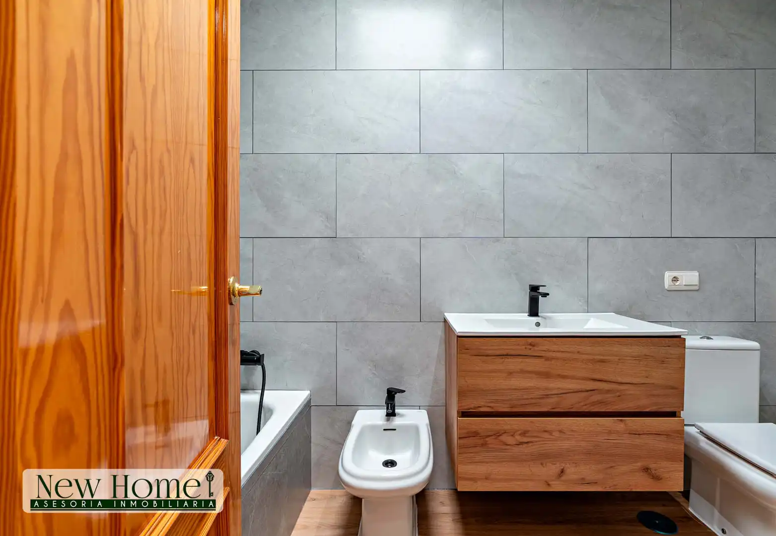 Baño de Casa adosada en venta en Roquetas de Mar con Terraza, Amueblado y Piscina comunitaria