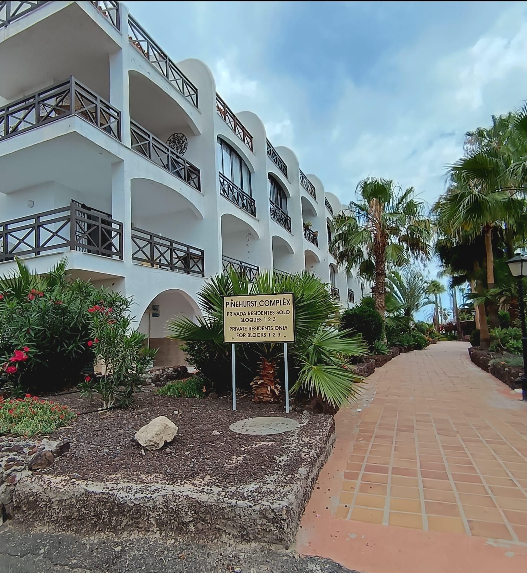 Vista exterior de Apartament en venda en San Miguel de Abona amb Jardí privat, Parquet i Terrassa