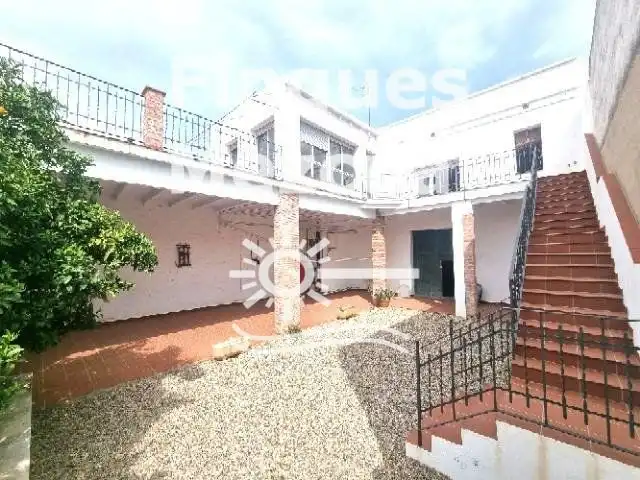 Villa mit Garten zum Verkauf in Catalunya