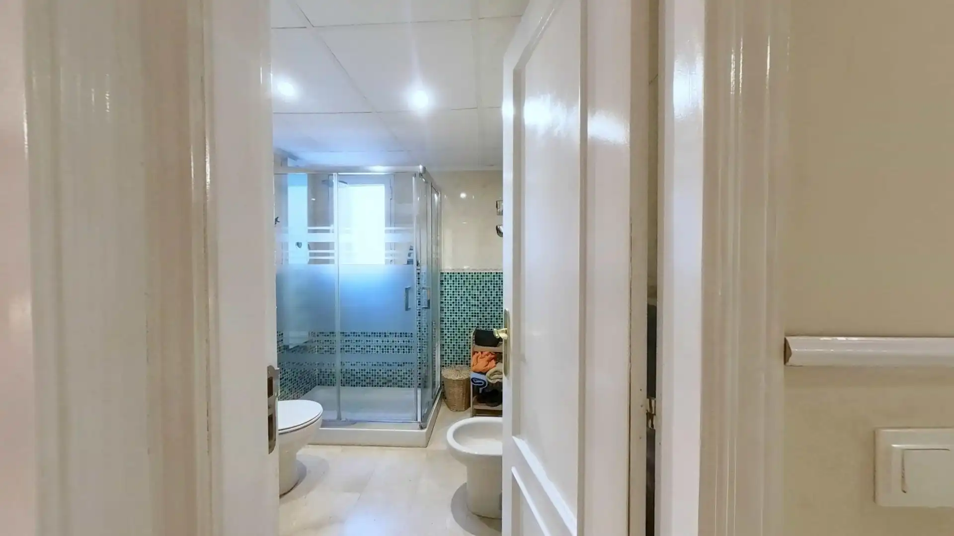 Badezimmer von Wohnung zum Verkauf in Málaga mit Klimaanlage, Privatgarten und Terrasse