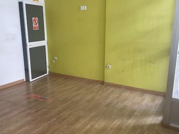 Local comercial en venda a Calle Bronce 37