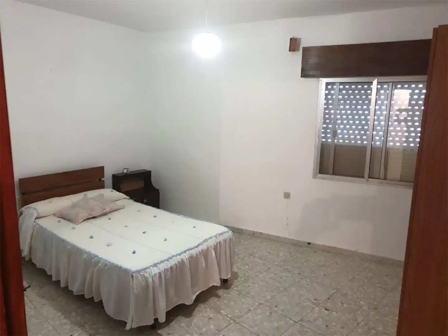 Habitación de Casa adosada en venta en Valdefuentes con Amueblado y Balcón