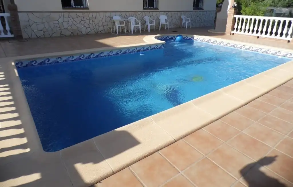 Chalet con piscina en venta en Alcaucín, imagen 3