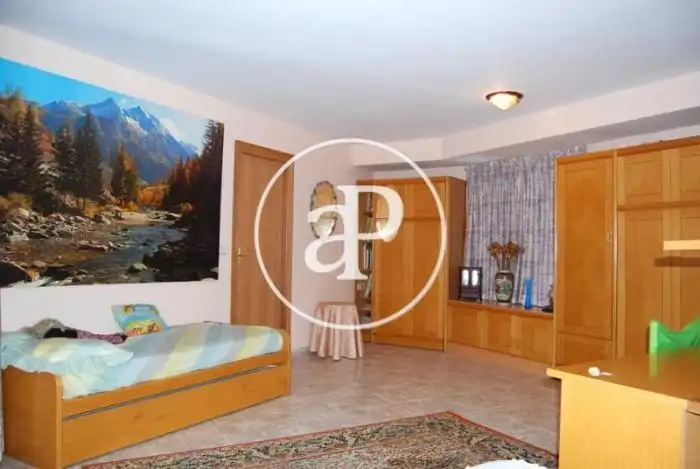 Habitación de Casa o chalet en venta en Sagunto / Sagunt con Aire acondicionado, Calefacción y Jardín privado
