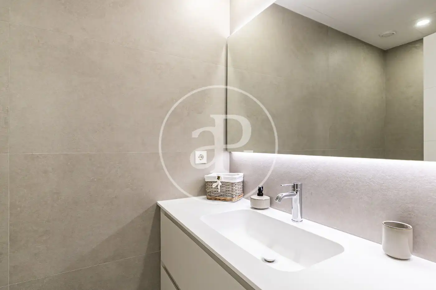 Badezimmer von Wohnung zur Miete in Barcelona mit Klimaanlage, Heizung und Möbliert