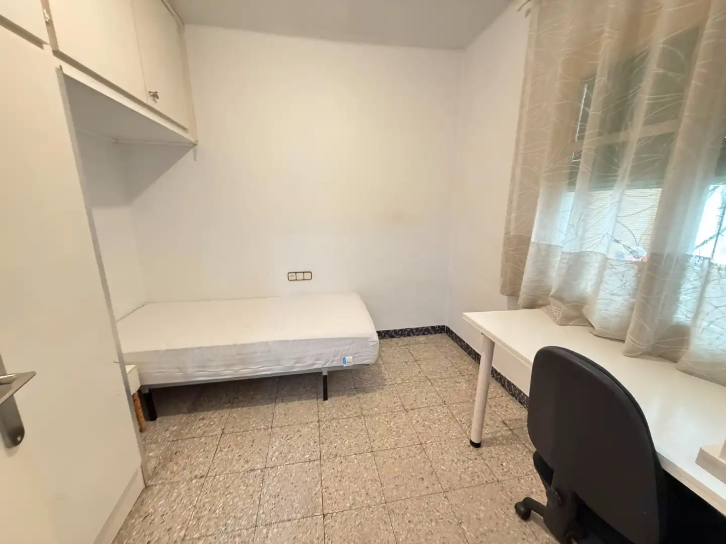 Habitación de Piso de alquiler en Lleida con Calefacción, Amueblado y Horno