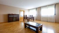Sala d'estar de Àtic en venda en Valdemoro amb Calefacció, Jardí privat i Parquet