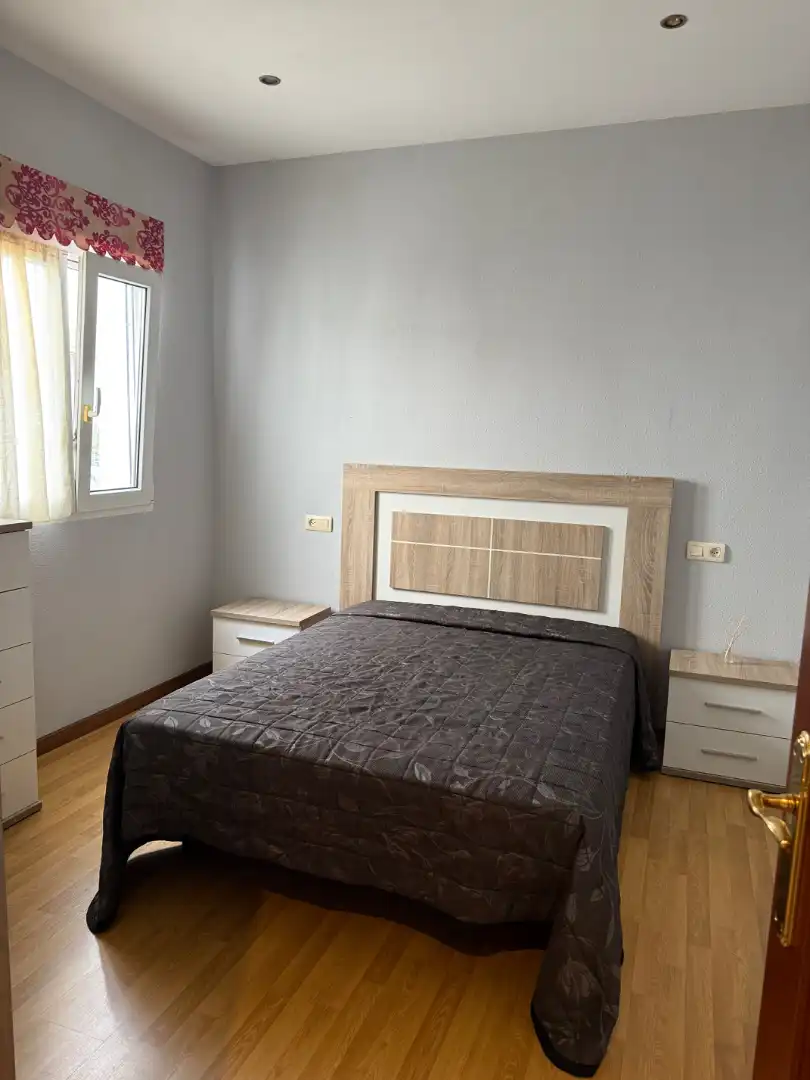 Habitación de Piso en venta en Gijón  con Trastero y Amueblado