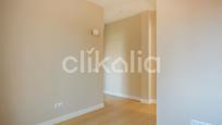 Bedroom of Flat for sale in  Madrid Capital  with Air Conditioner