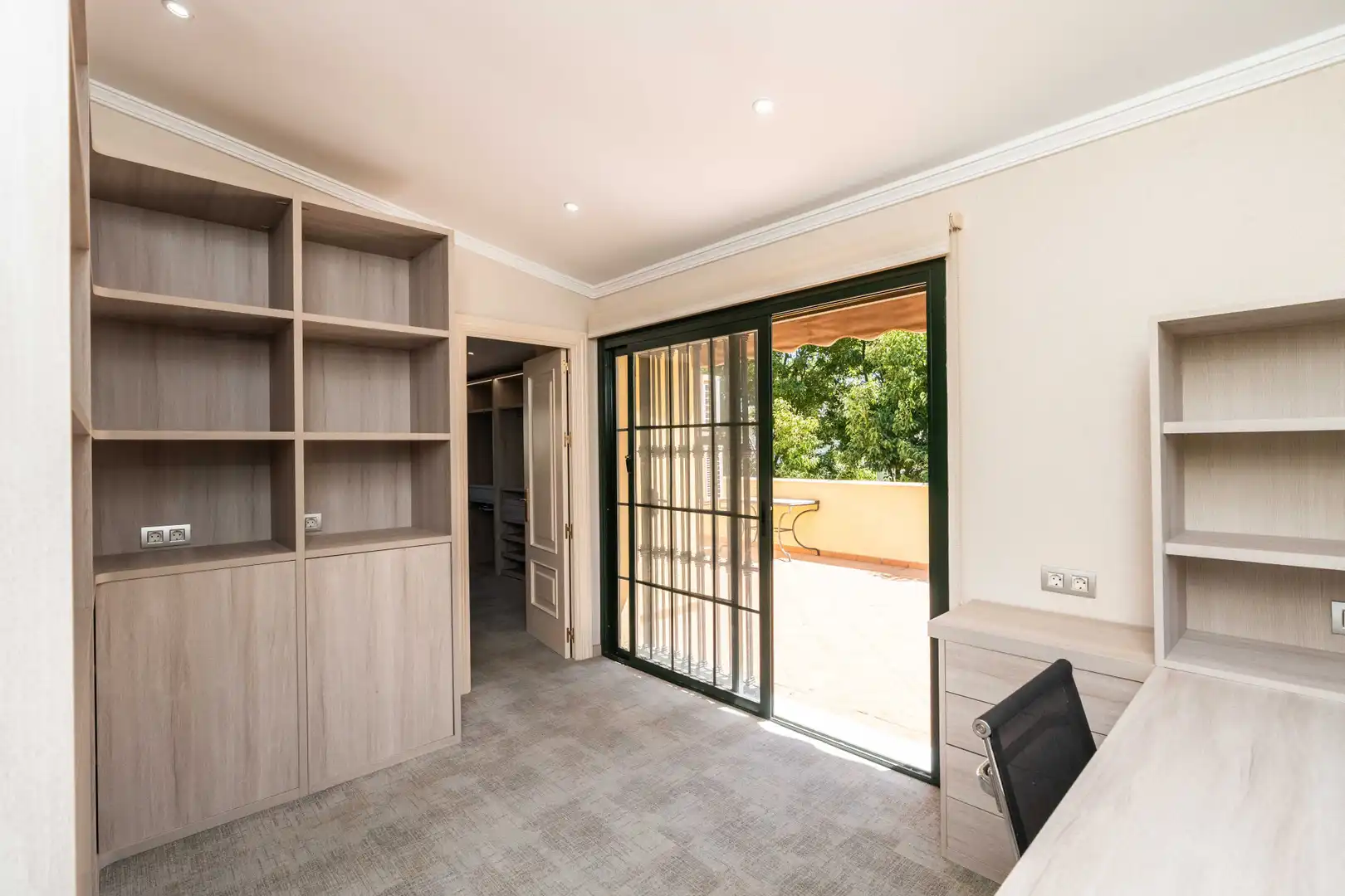 Dormitori de Casa o xalet en venda en Marbella amb Aire condicionat, Jardí privat i Terrassa