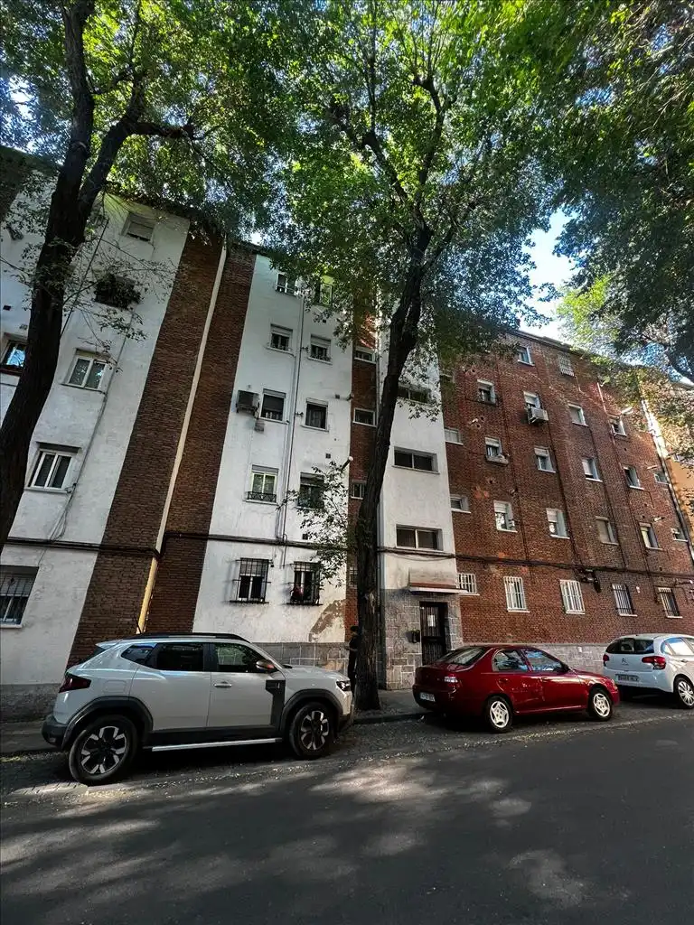 Vista exterior de Local en venta en Madrid