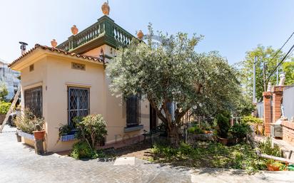 Vista exterior de Casa o xalet en venda en Santa Coloma de Gramenet amb Jardí privat, Terrassa i Moblat