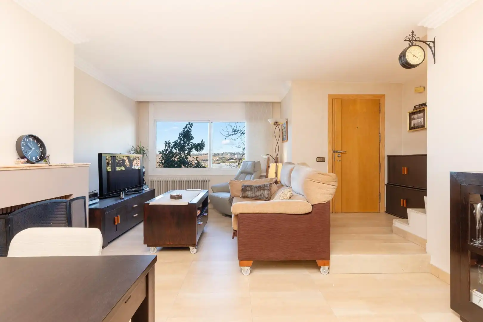 Sala de estar de Casa adosada en venta en Santa Perpètua de Mogoda con Aire acondicionado, Calefacción y Trastero