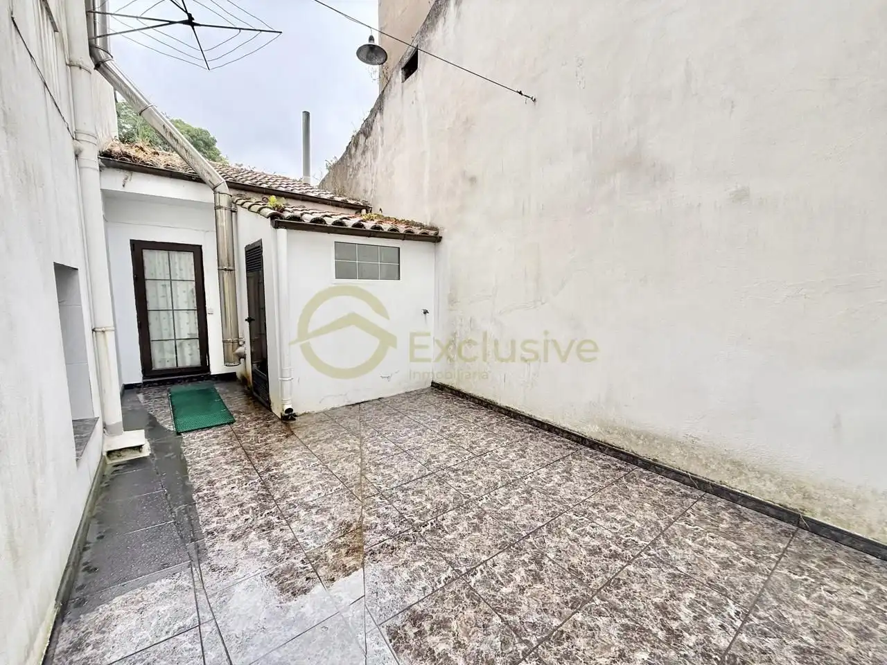 Vista exterior de Casa adosada en venda en Avilés amb Calefacció, Jardí privat i Terrassa