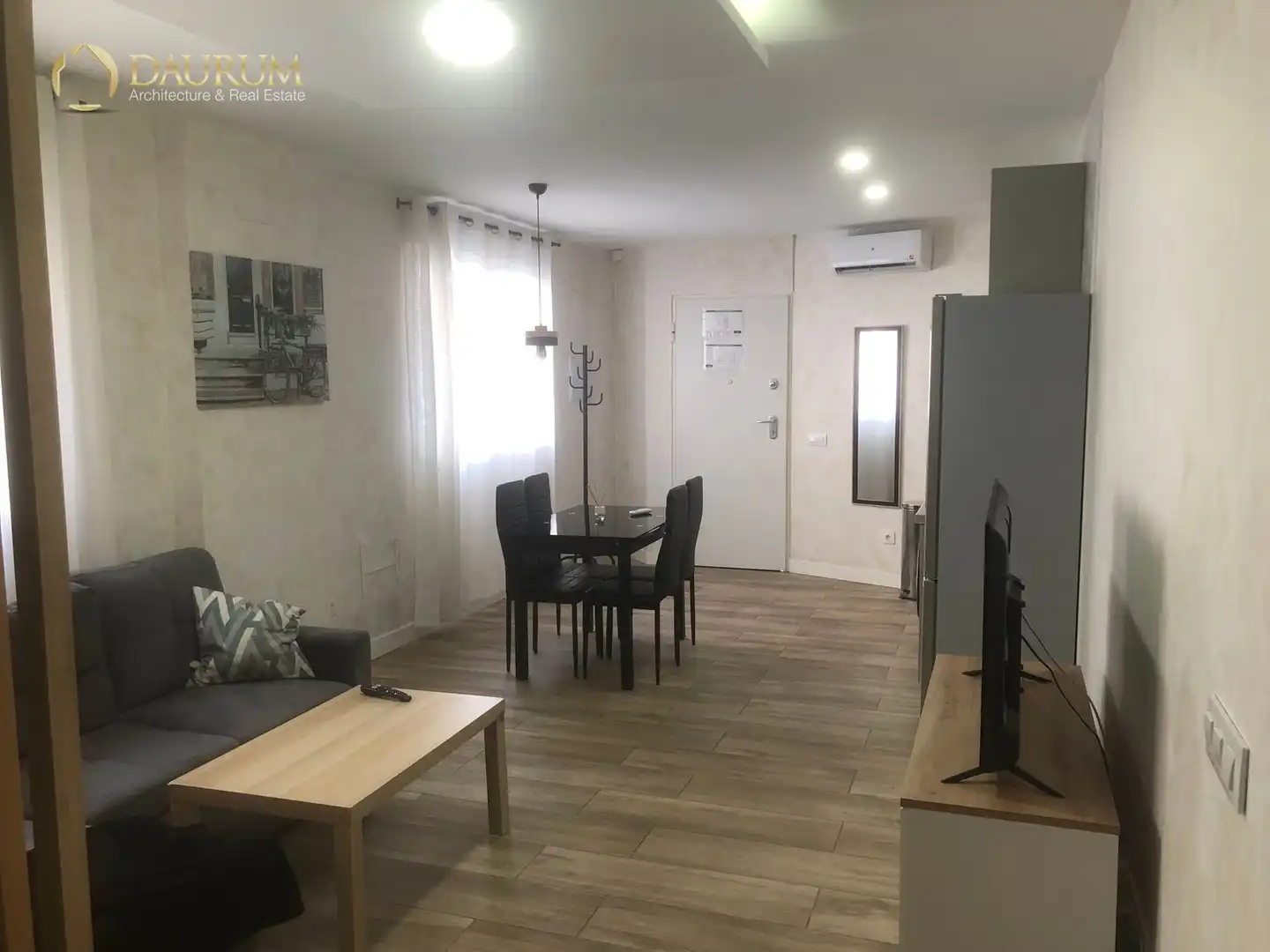 Sala de estar de Apartamento en venta en San Sebastián de los Reyes con Aire acondicionado, Calefacción y Amueblado