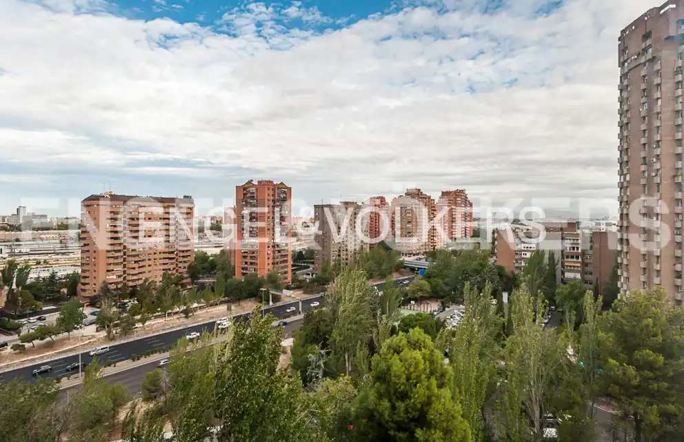Außenansicht von Wohnung zur Miete in Madrid mit Klimaanlage, Heizung und Privatgarten