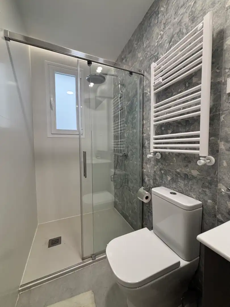 Bathroom of Flat for rent in Madrid  with Air Conditioner, Heating and Furnished