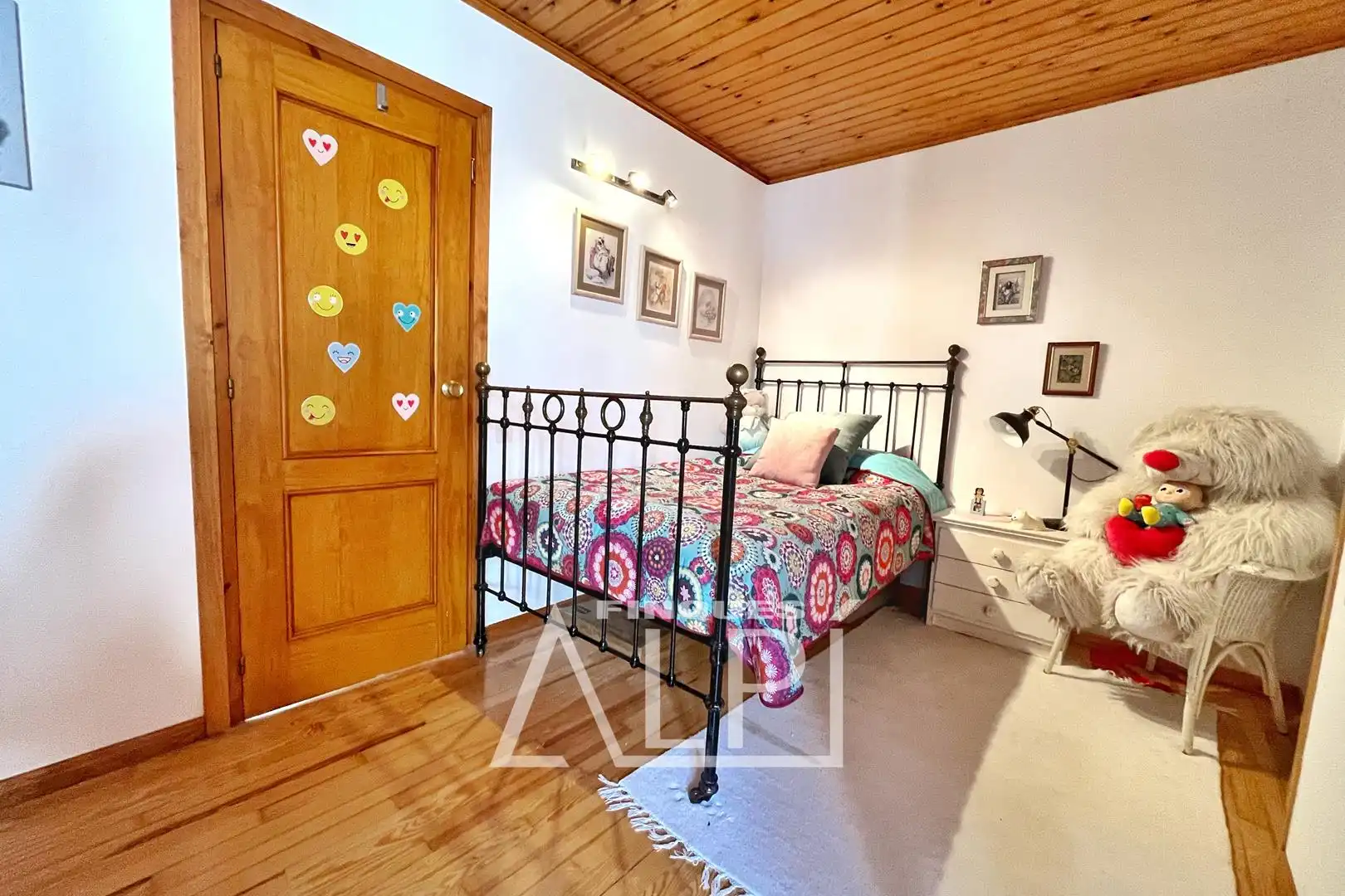 Dormitori de Casa adosada en venda en Fontanals de Cerdanya amb Calefacció, Parquet i Moblat