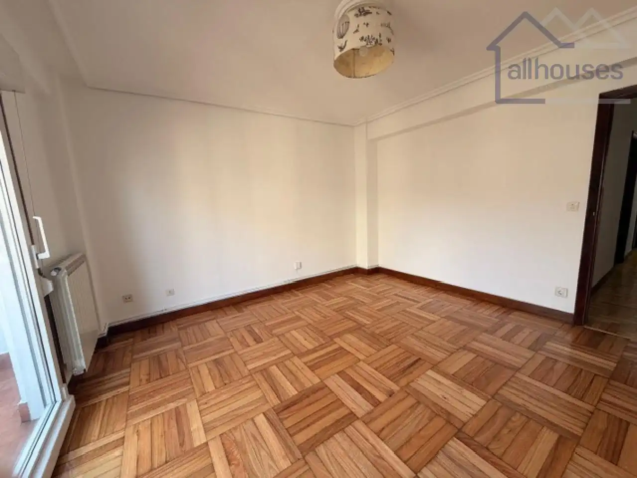 Habitación de Piso en venta en Vigo  con Calefacción, Parquet y Terraza