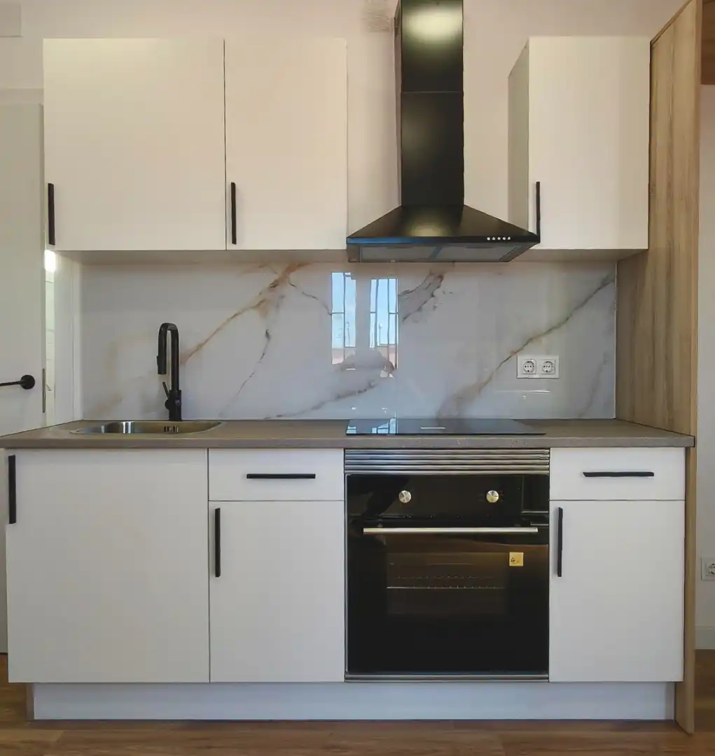 Cocina de Ático en venta en L'Hospitalet de Llobregat con Parquet, Terraza y Trastero