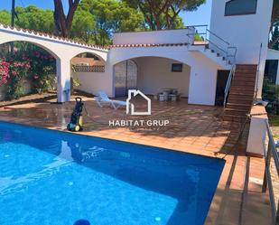 Piscina de Casa o xalet en venda en L'Escala amb Aire condicionat, Calefacció i Jardí privat