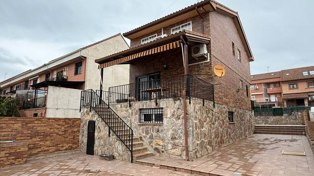 Casa adosada en Venta en Avenida de d Mariana de Austria, s/n en Covadonga - Los Manzanos