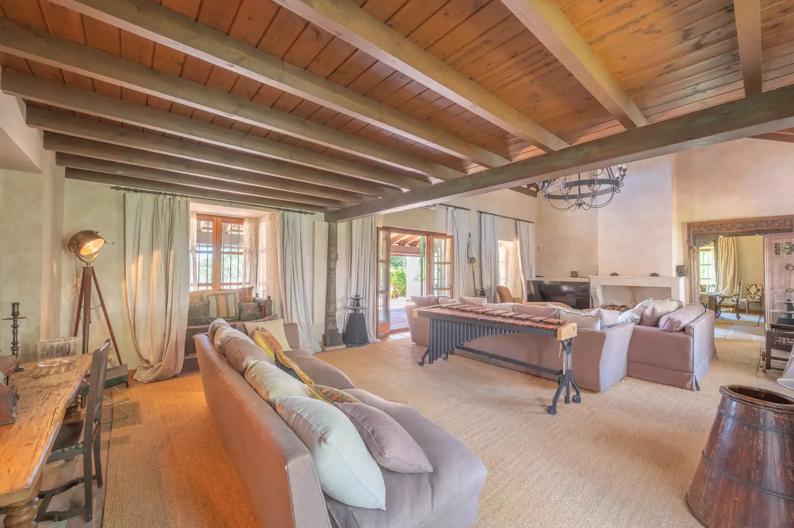 Sala d'estar de Casa o xalet en venda en Estepona amb Aire condicionat, Jardí privat i Terrassa