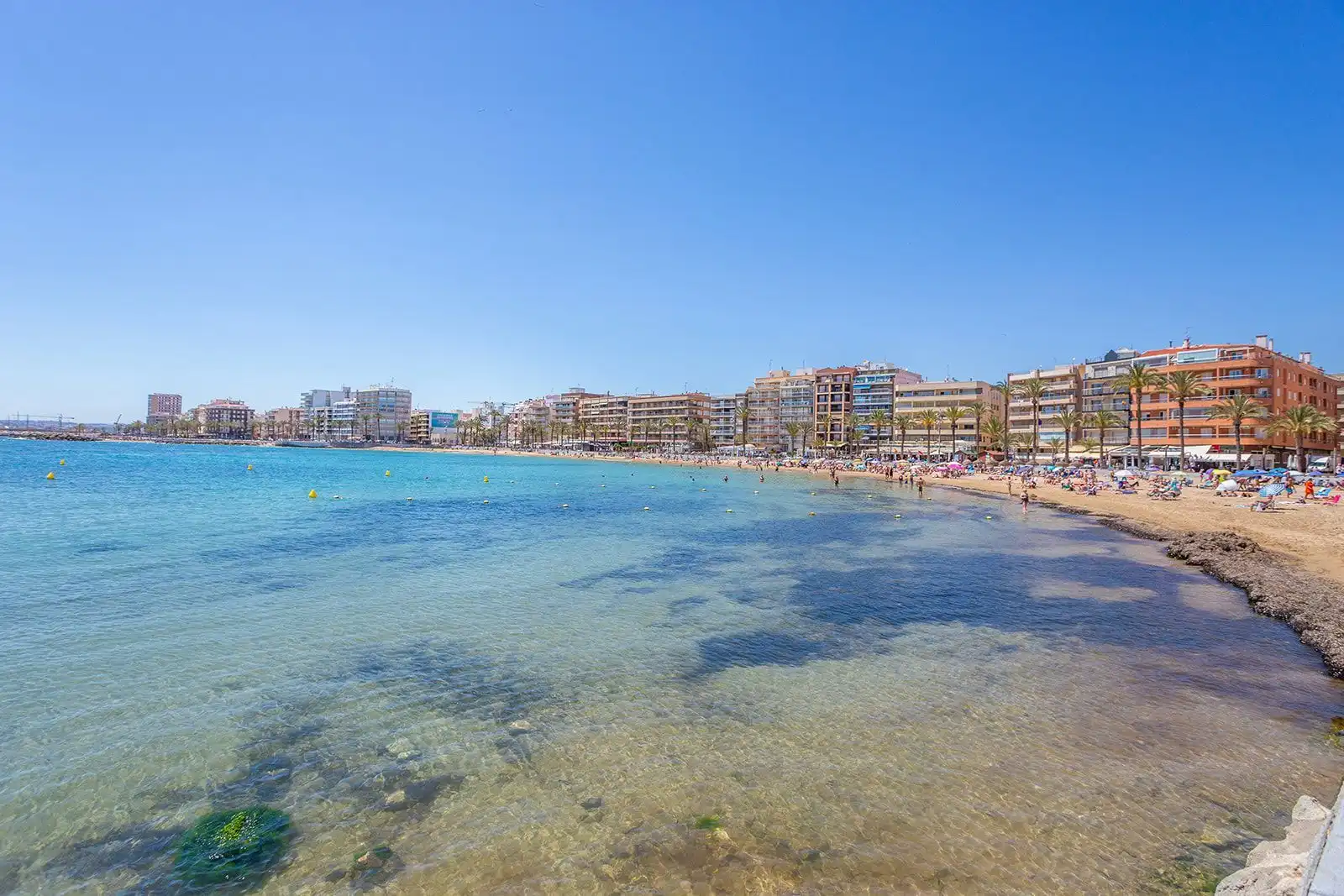 Vista exterior de Casa adosada en venta en Torrevieja con Aire acondicionado, Jardín privado y Terraza
