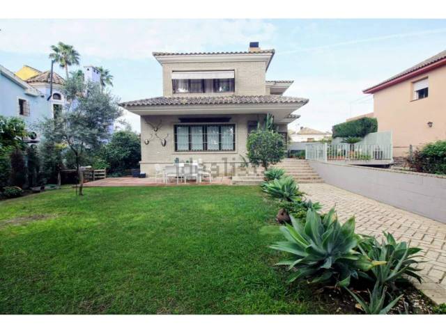 Casa-chalet en Venta en Avenida Jacaranda en El Zaudín - Club de Golf